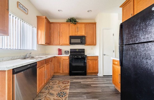 Westside Casa | Private Brighton Park Paradise