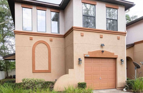 Westside Casa | Private Brighton Park Paradise