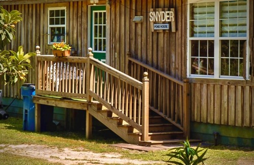 Jesup Cabina | Private Cabin on 40 acres! Fish-Hunt-Dog Friendly 2 Ponds, Fireplace, Secluded