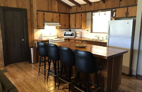 Hayesville Cabina | Cabaña privada con vistas al lago y al monte, acceso de 1 milla al lago, ubicación conveniente.