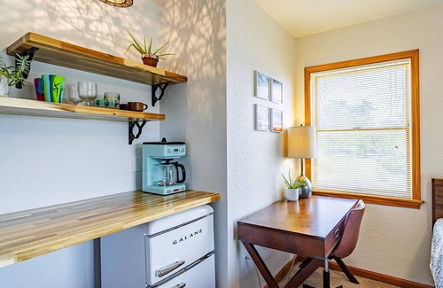 Kitty Hawk Casa | Private efficiency close to the beach & bay! Great for couples. Dog-friendly.