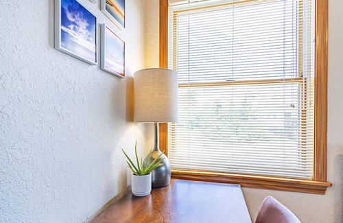 Kitty Hawk Casa | Private efficiency close to the beach & bay! Great for couples. Dog-friendly.