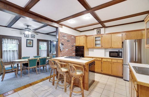 Beach Lake Casa | Private Farm House with Pond and A/C in Beach Lake