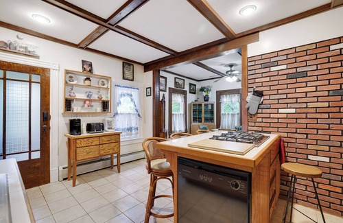 Beach Lake Casa | Private Farm House with Pond and A/C in Beach Lake