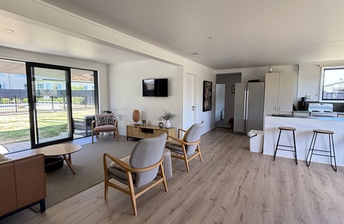 Clyde Casa | Trendy Black Bach y piscina al aire libre