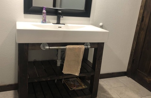 Rapid City Casa | ¡Casa privada disponible para el alquiler del Sturgis Rally! ¡Relajarse! ¡Bañera de hidromasaje! ¡Sillon de masage!