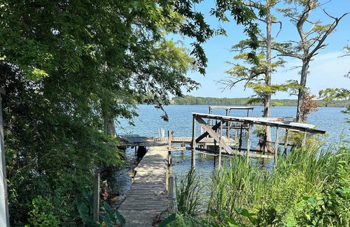 Grace Casa | Private home on Beautiful Lake Washington. Private dock and private boat ramp.