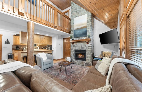 Branson West Cabina | Private Hot Tub & Hammocks. 2 Resort Pools + Golf! Playgrounds & Sports Courts!