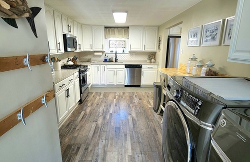 North Cape May Villa | Private Hot Tub- Schooner Villa by the Bay