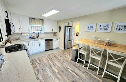North Cape May Villa | Private Hot Tub- Schooner Villa by the Bay