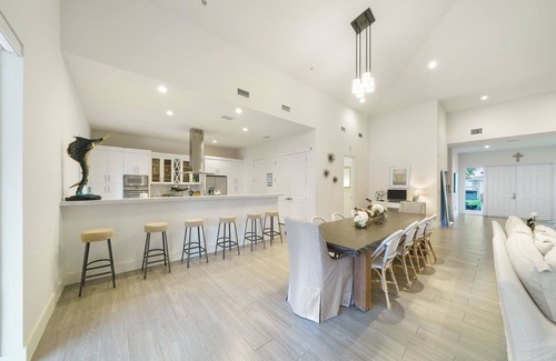 Alice Town Casa | Private Island House with dock, minutes from Hilton hotel and casino