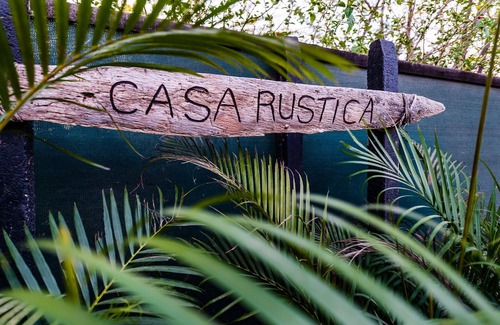 Palm Beach Estates Casa | Casa Rustica 1 - Boutique Style Beach House a pocos pasos del surf