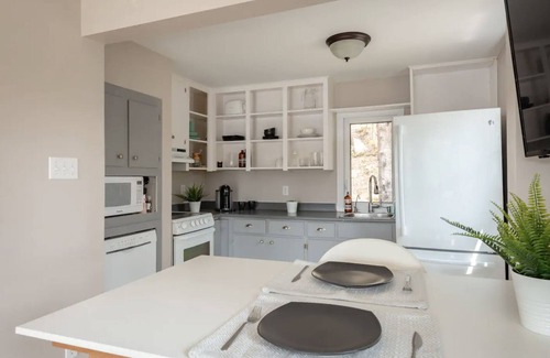 Halifax County Casa | Private Lakefront Escape | Swim, Sip Wine & Stargaze | 25 Mins to Halifax