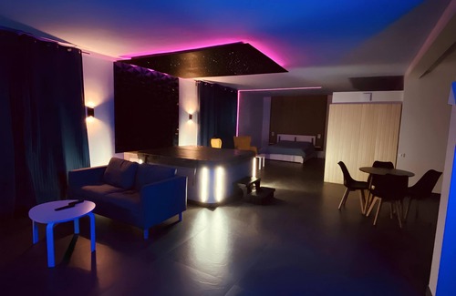 Entzheim Apartamento | Private loft - Jacuzzi pro & sauna - All in One