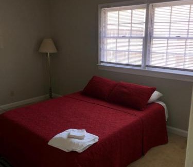 Winston - Salem Casa | Private Master Queen Room