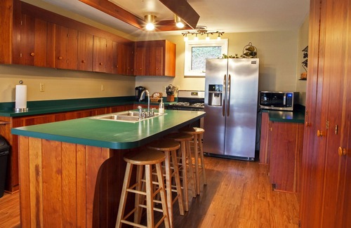 Loudonville Casa | Privado frente al río Mohican 4 habitaciones Calefacción de gas / chimenea / aire central