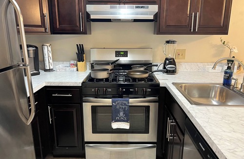 Grenloch Apartamento | ✭ Private One Bedroom ✭ Minutes from Center City ✭ Ideal for Long Stays ✭