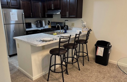 Grenloch Apartamento | ✭ Private One Bedroom ✭ Minutes from Center City ✭ Ideal for Long Stays ✭