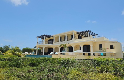 Crocus Hill Villa | Retiro privado con vistas panorámicas al océano - piscina climatizada