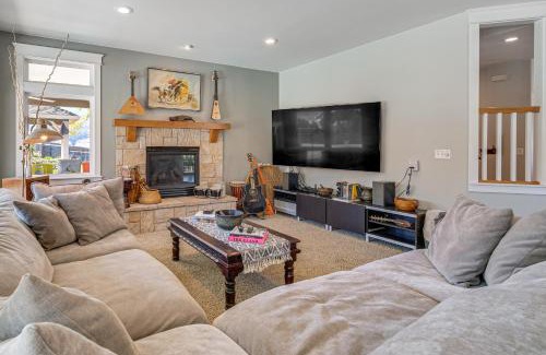 Ashland Casa | Private Pool and Mtn Views Stunning Ashland Home