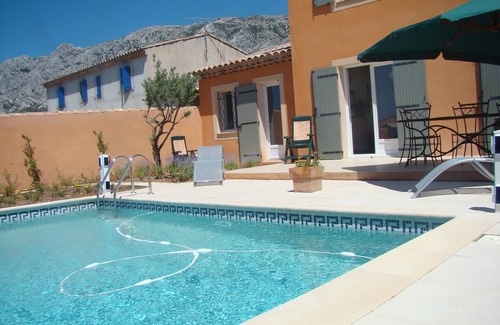 Puyloubier Villa | PISCINA PRIVADA VILLA PUYLOUBIER