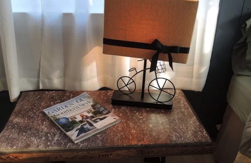 Irwinton Casa | Private Queen Room Above Bakery