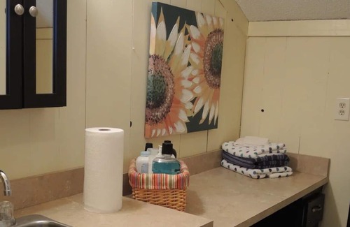 Irwinton Casa | Private Queen Room Above Bakery