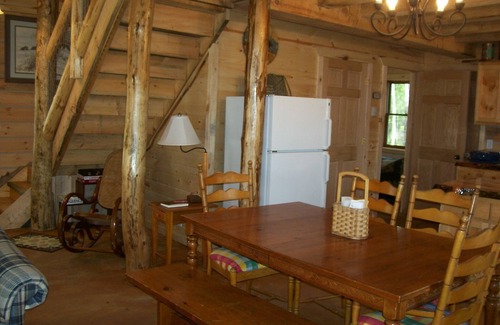 Merrillan Cabina | Red Roof Cabin - cabaña de madera rústica en las maderas!