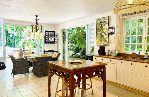 Navarro Casa | Cozy, private house with local charm.