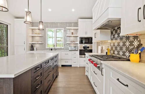 Calgary Casa | Private Retreat w/ Gym, Office, Garage, Deck