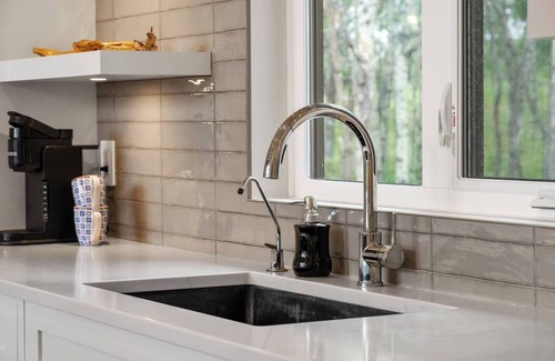 Calgary Casa | Private Retreat w/ Gym, Office, Garage, Deck