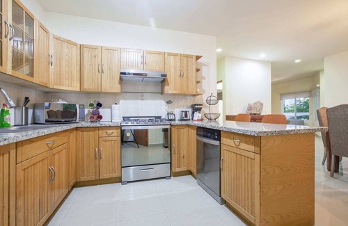 Colina del Sol Casa | Private Rooftop Pool with Ocean Views & Good Wi-Fi