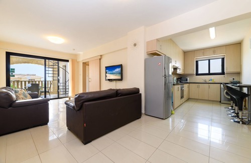 Oroklini Apartamento | Private Roof Top Terrace Overlooking Pool in Pyla