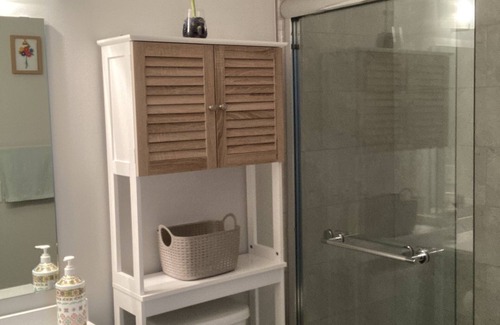 Guelph Condominio | Private Room and Washroom in Guelph South End.