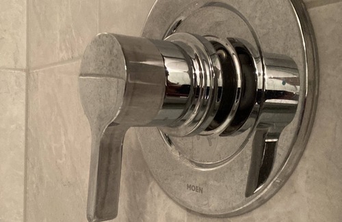 Guelph Condominio | Private Room and Washroom in Guelph South End.