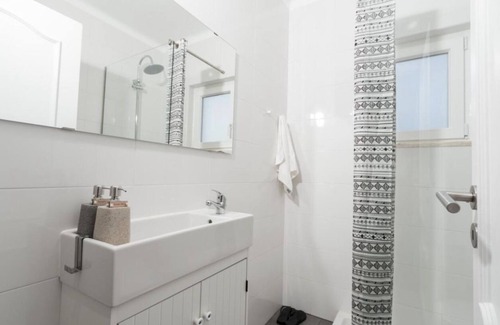 Sao Pedro de Muel Cabina | Private Room With Balcony sea View Private Bathroom