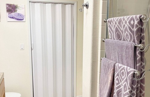 Airport Area Condominio | Private room with private bathroom near UCI