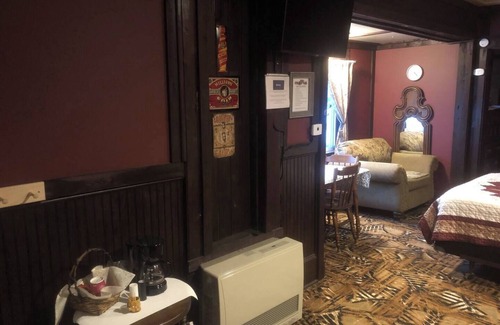 Island Falls Apartamento | Private Room With Pub Lounge on Site!