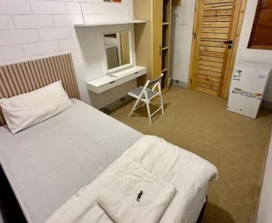 Al Hadd Cabina | Private Rooms in Shared Beach Chalet - 1