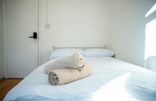 Lansbury Casa | Private Rooms near Canary Wharf