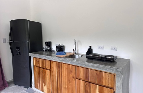 Javilla Apartamento | Private Studio, 90 seconds to the beach, with AC, WiFi, & Pool