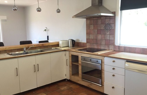 Tahunanui Casa | Private Tahunanui Holiday Home