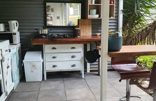 Cannonvale Villa | private tropical outdoor living 5 min from the beach.