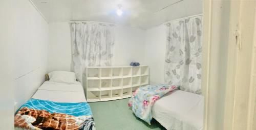 Nuku'alofa Casa | Private Twin Room - Tonga Coral Cottage
