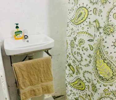 Nuku'alofa Casa | Private Twin Room - Tonga Coral Cottage