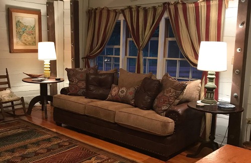 Canton Cabina | Cold Mountain Cabin: Cascada privada: Pasarela privada; pesca de truchas