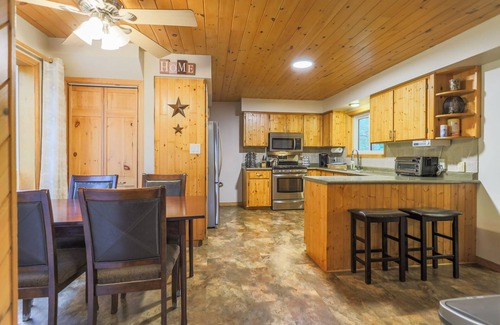 Lavigne Casa | Private Waterfront 4 Season Cottage - Must See!