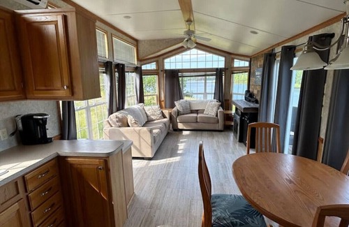 Pirogue Apartamento | Private Waterfront Getaway