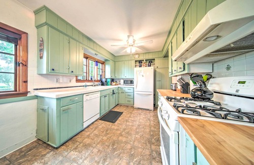 Ashtabula Casa | ¡NUEVO! Frente al mar privado Lake Erie Home w / BBQ Patio