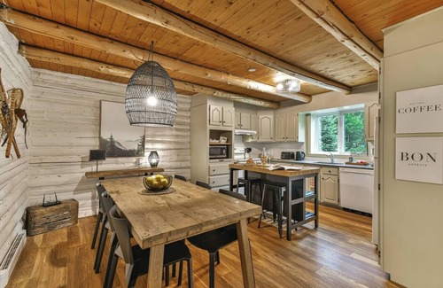 Labelle Chalet De Esquí | Private waterfront Mokki on the famous red River